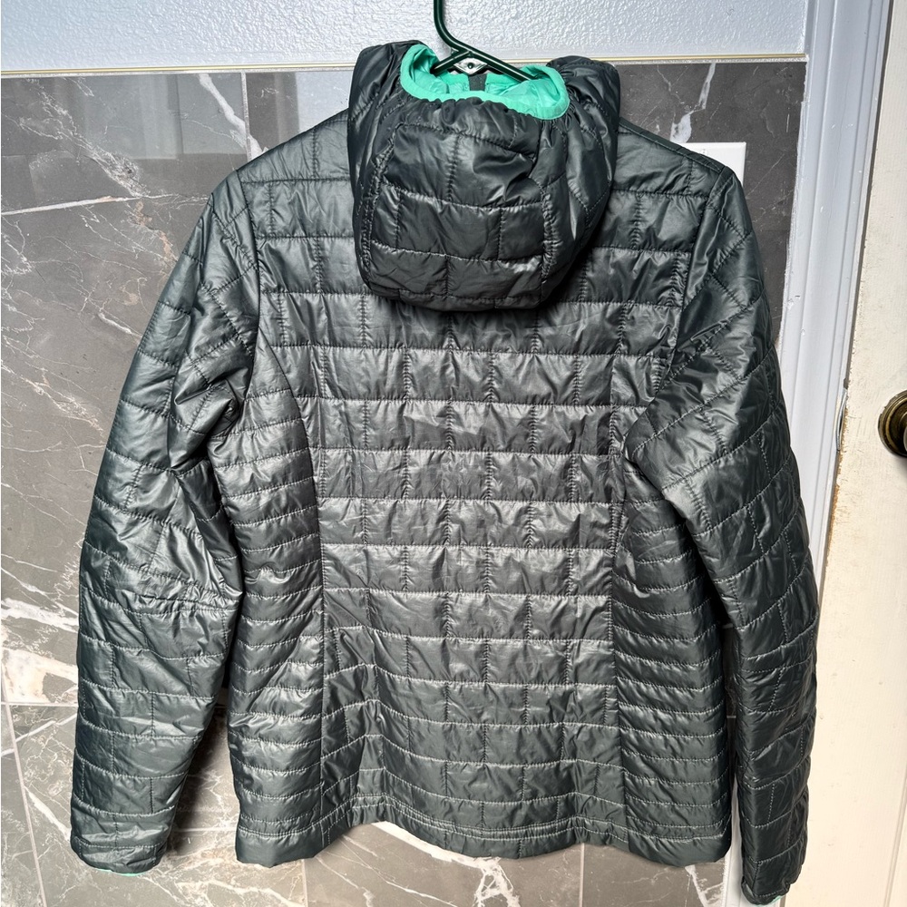 Patagonia Quilted Puffer Pullover Jacket in Black with Teal Lining - Picture 7 of 10